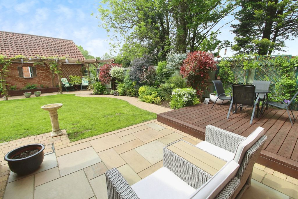 Property photo 3 of 12