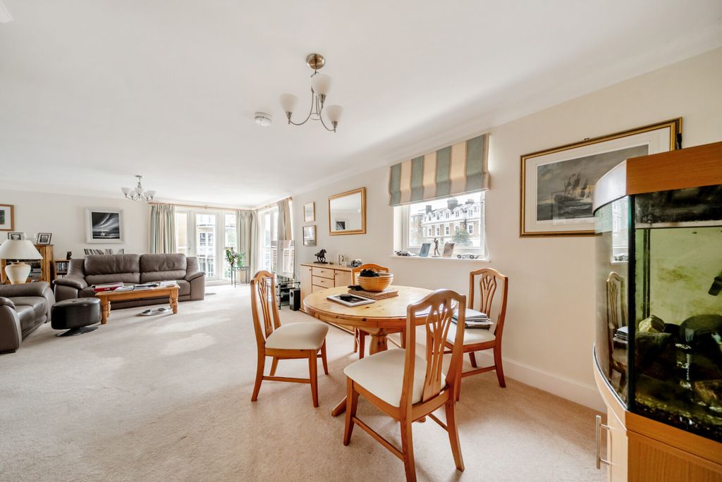 Property photo 3 of 11 Dining Area