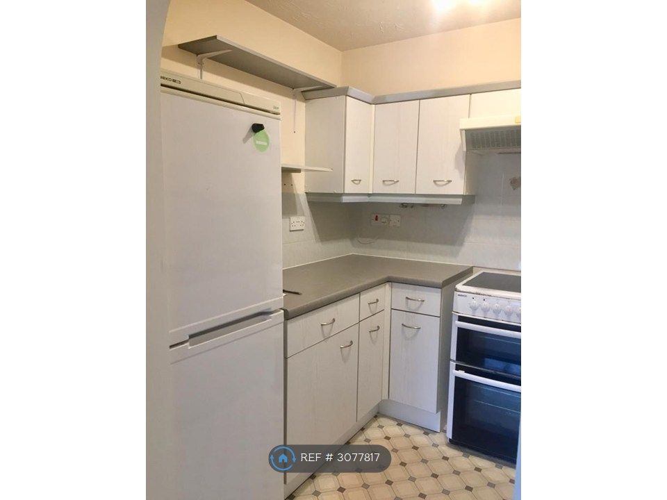 Property photo 2 of 11 Kitchen