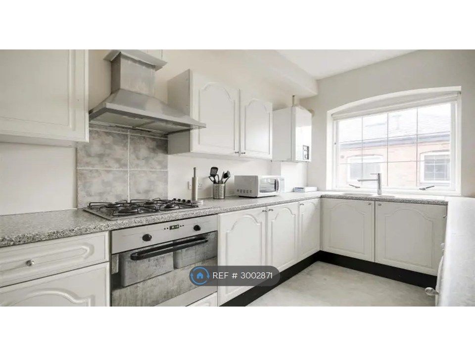 Property photo 2 of 12 Kitchen