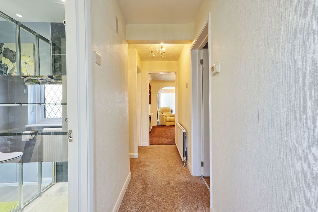 Property photo 2 of 33