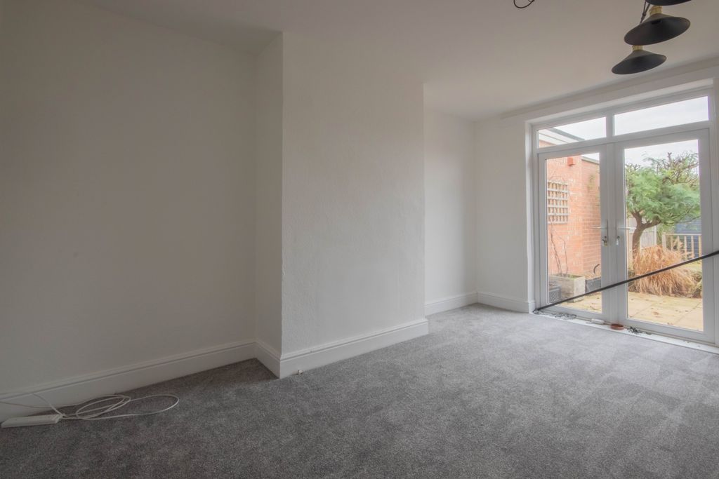 Property photo 2 of 14 Lounge