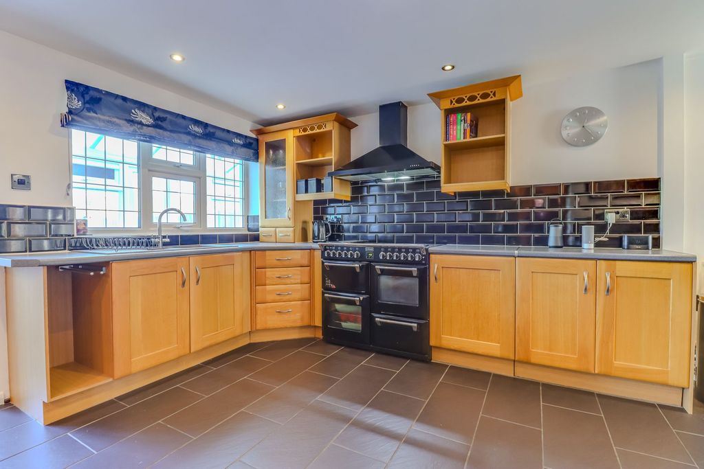 Property photo 2 of 23