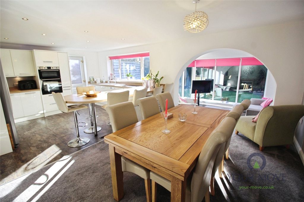 Property photo 3 of 17 Kitchen/Diner