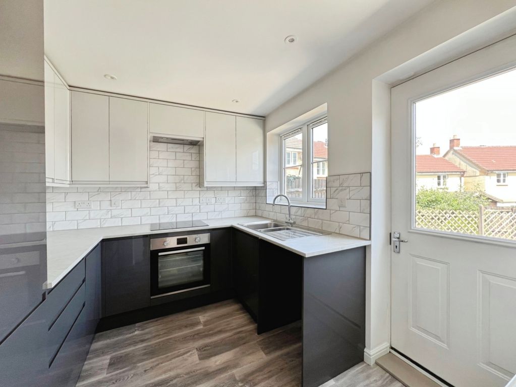 Property photo 3 of 16 Pbox-Kitchen-290576.Jpeg