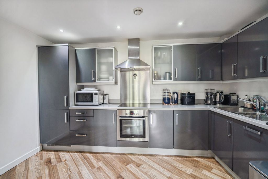 Property photo 3 of 21