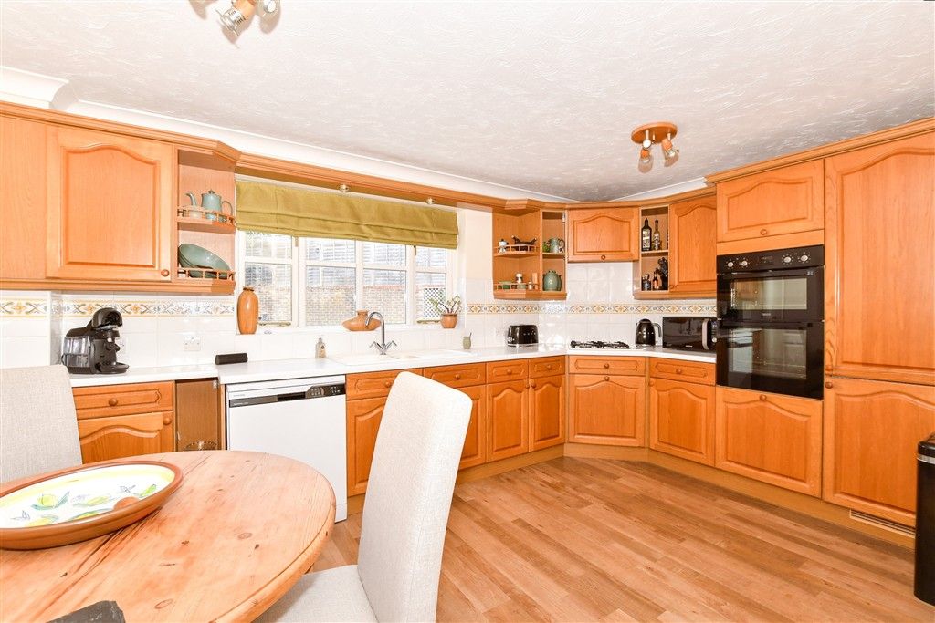 Property photo 3 of 23 Kitchen