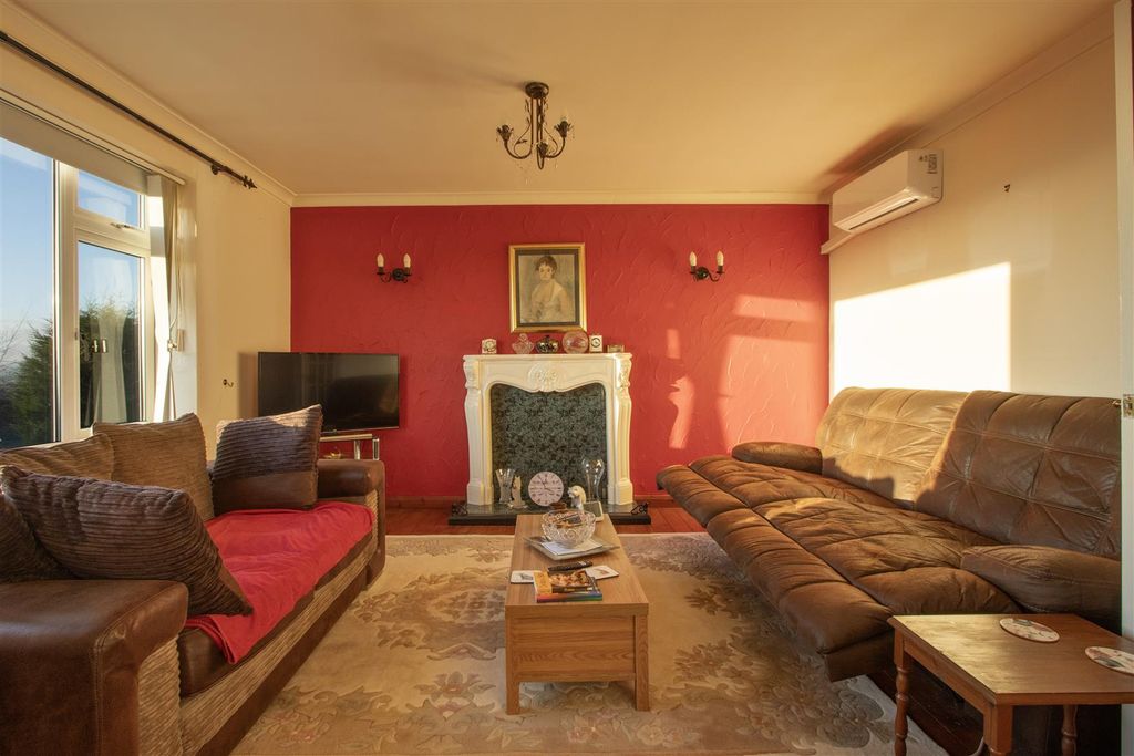 Property photo 2 of 20 Lounge/Dining Room