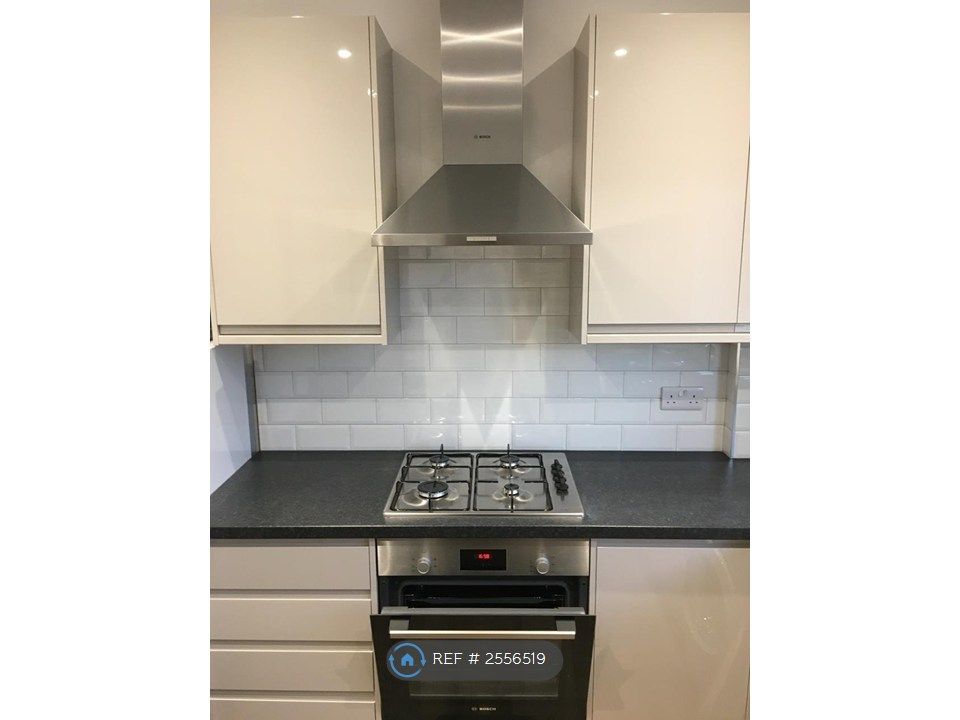 Property photo 3 of 24 Kitchen Bosh Oven &amp; Hob