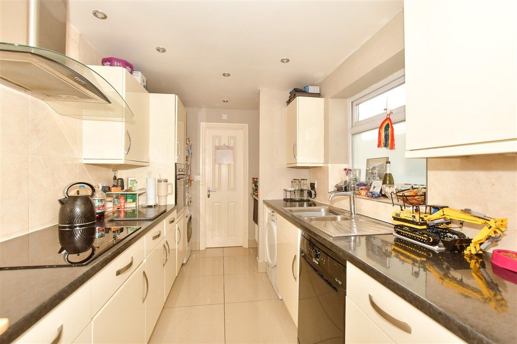 Property photo 2 of 9 Kitchen