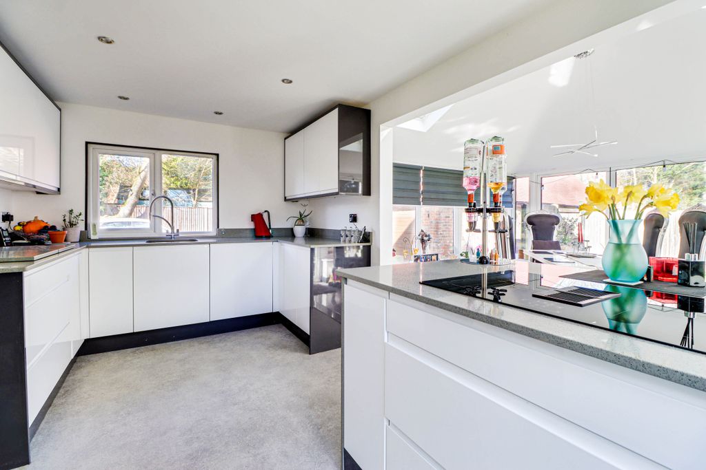 Property photo 3 of 27 Kitchen