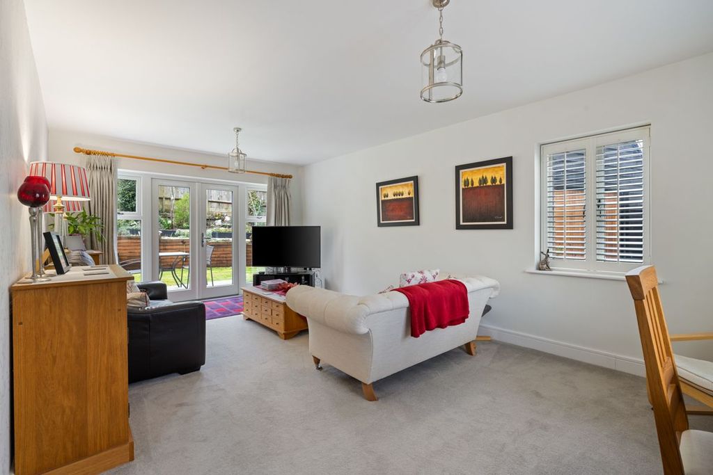 Property photo 2 of 34