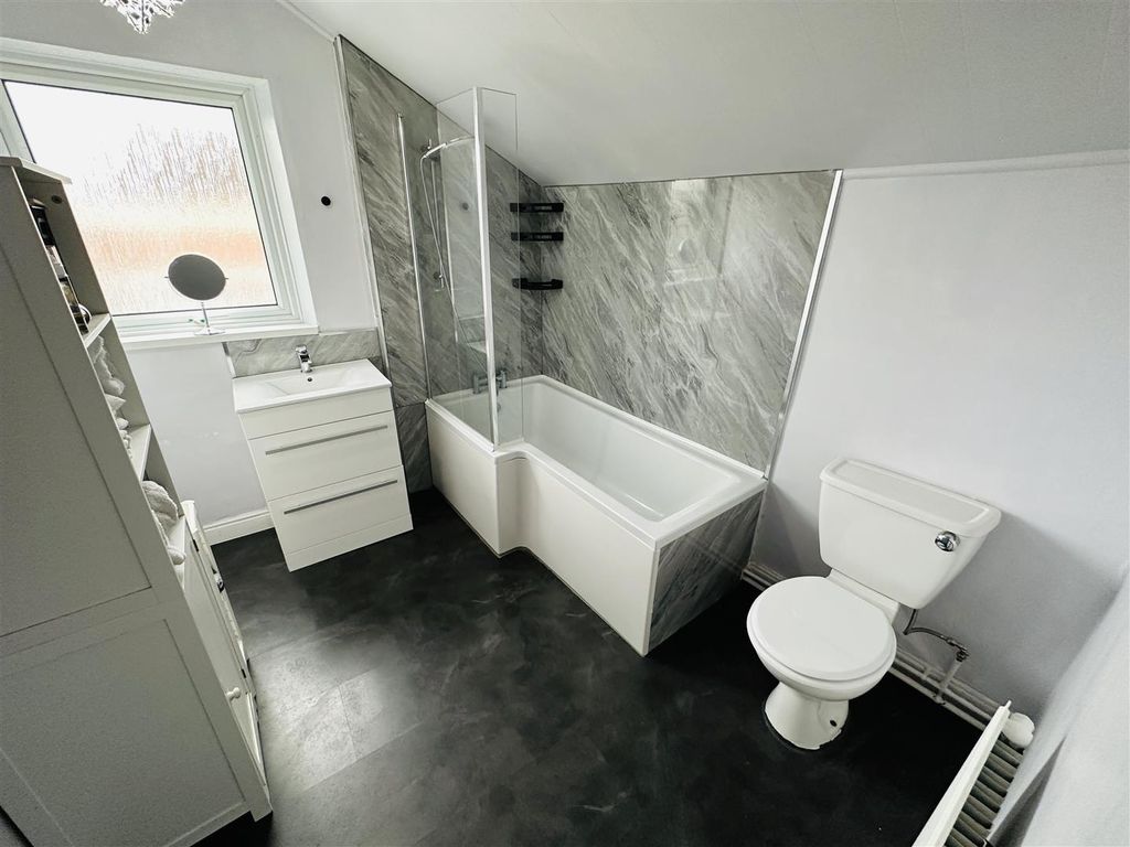 Property photo 3 of 13 Bathroom.Jpg