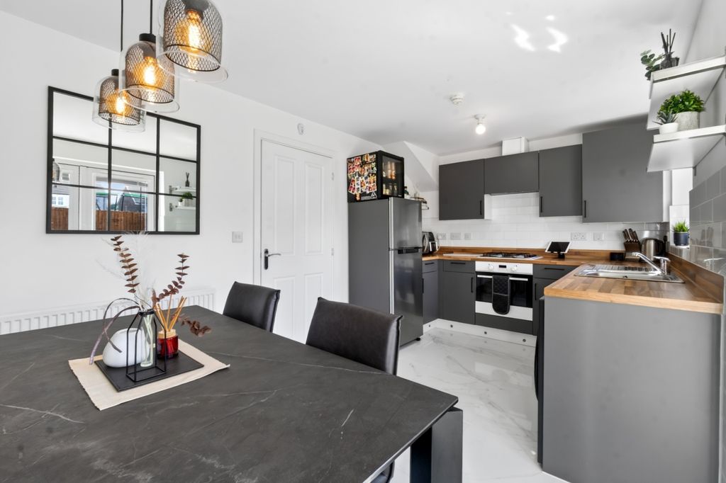 Property photo 3 of 16 Kitchen Dining Room