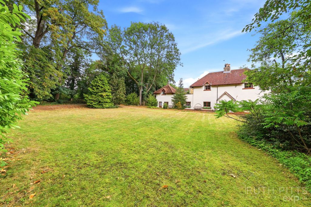 Property photo 2 of 27