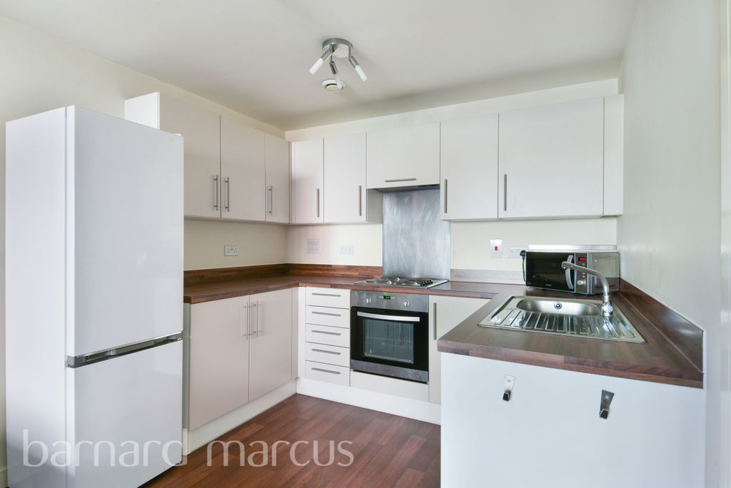Property photo 3 of 9 Kitchen