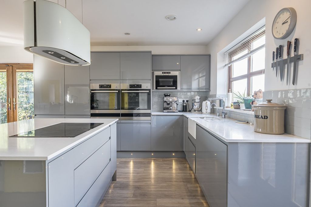 Property photo 2 of 30