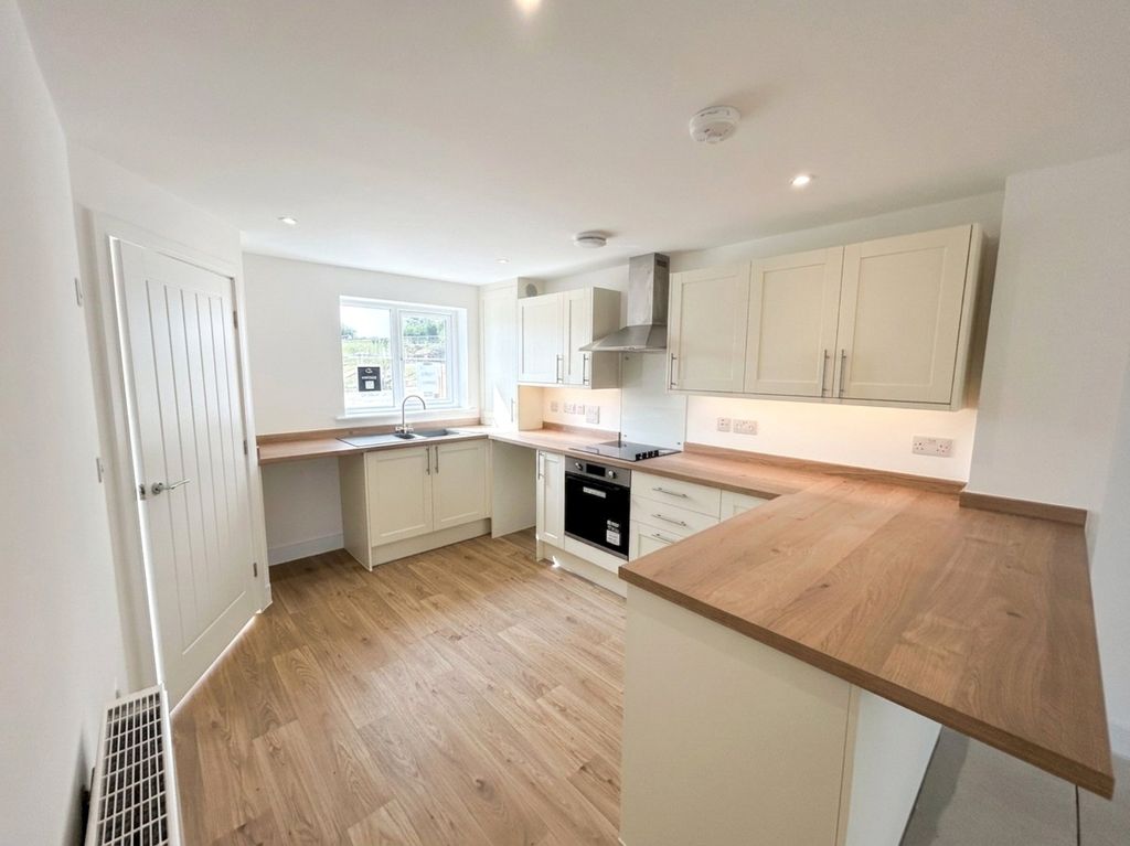 Property photo 3 of 14 Kitchen