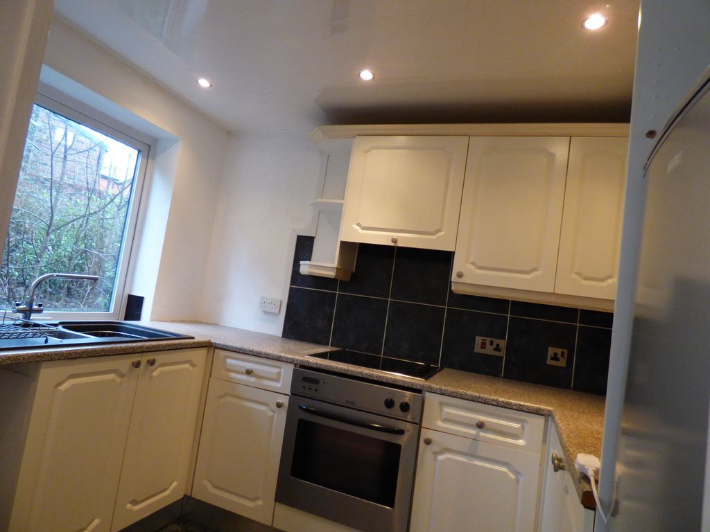 Property photo 1 of 11 Kitchen