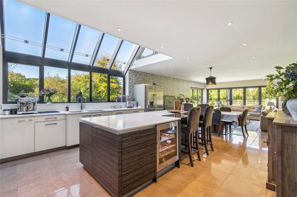 Property photo 2 of 25 Kitchen
