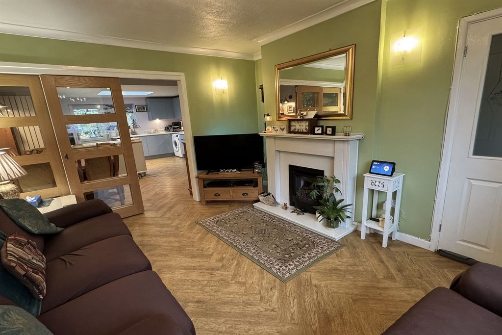 Property photo 3 of 17 Living Room