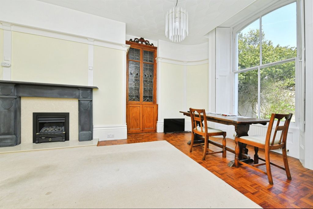Property photo 3 of 22