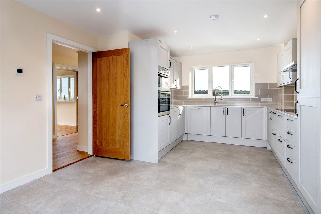 Property photo 3 of 21 Picture No. 23