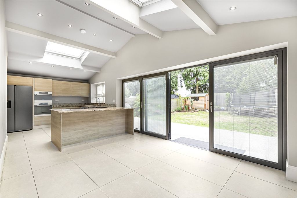 Property photo 2 of 9 Kitchen / Dining