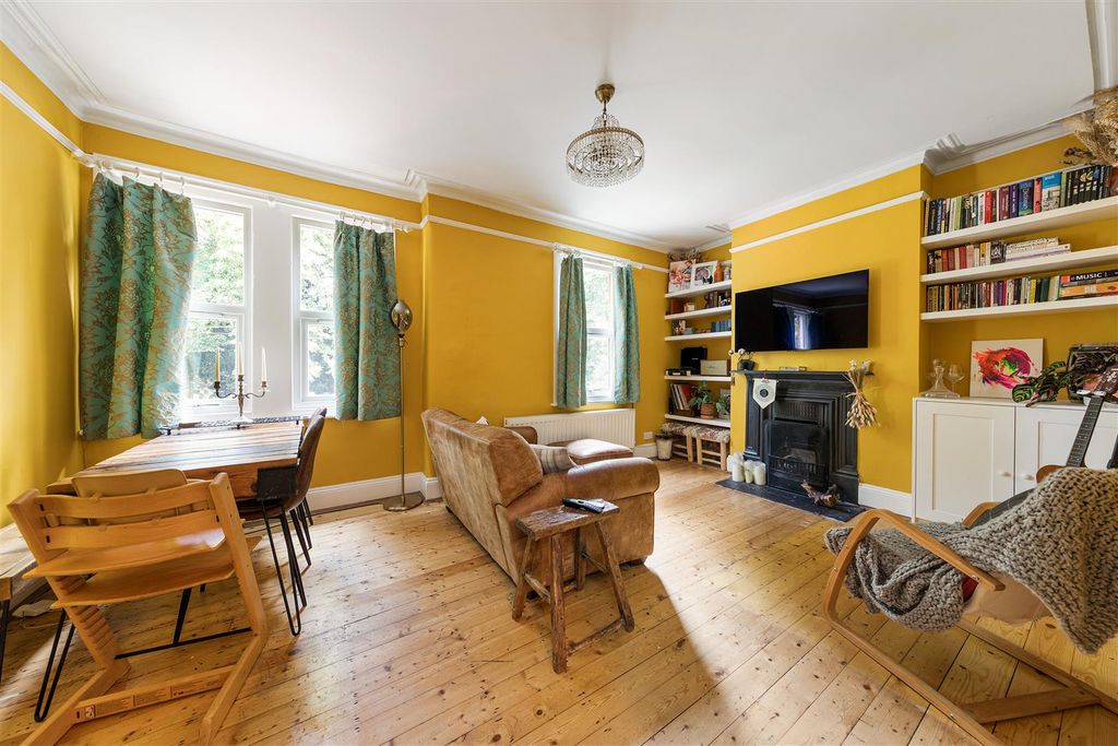 Property photo 2 of 41 Winns Terrace, E17