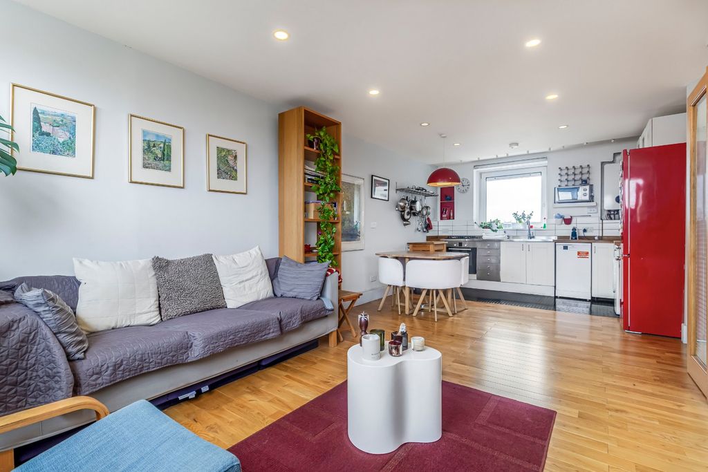 Property photo 2 of 12 Picture No. 17