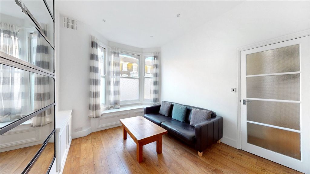 Property photo 3 of 11 Picture No. 17