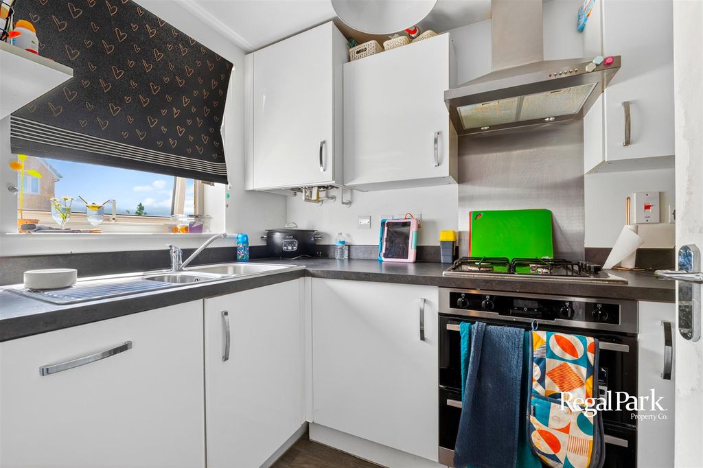 Property photo 3 of 18 Kitchen