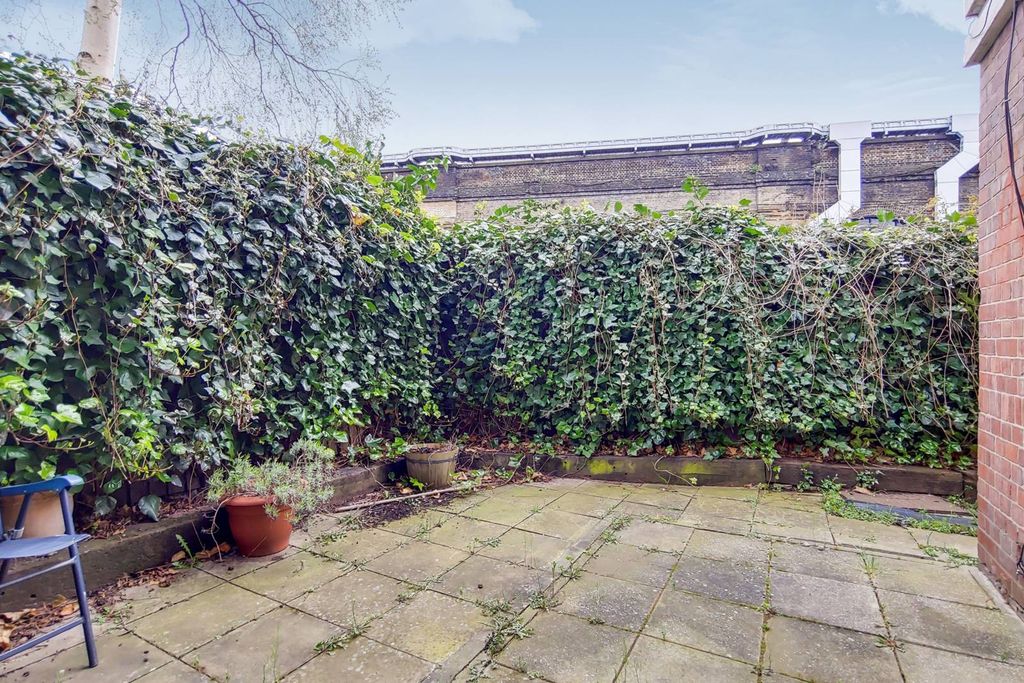Property photo 3 of 11