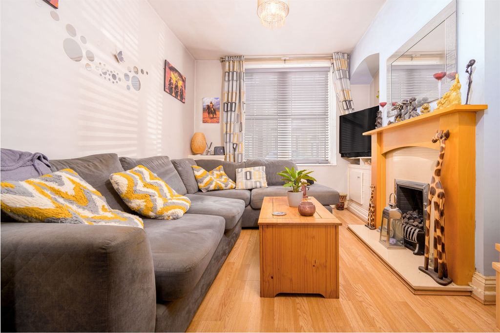 Property photo 2 of 9