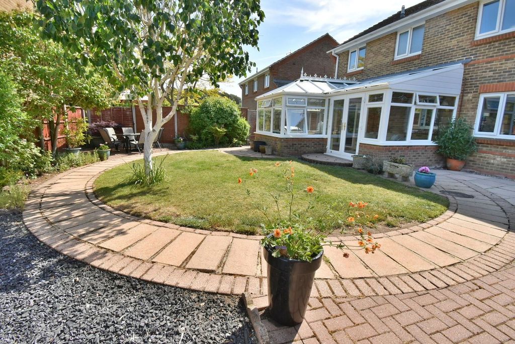 Property photo 2 of 28