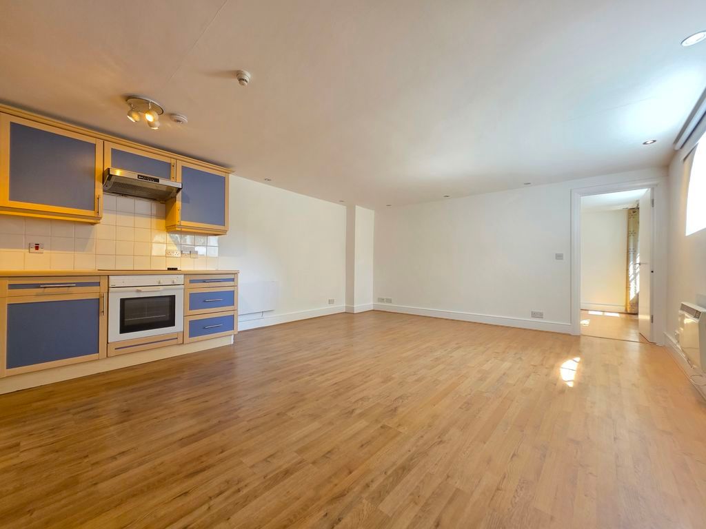 Property photo 3 of 10 Photo 6