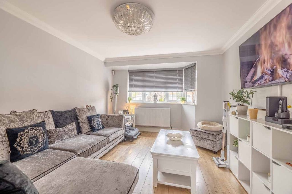 Property photo 3 of 11