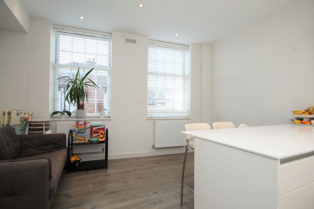 Property photo 3 of 7 Reception