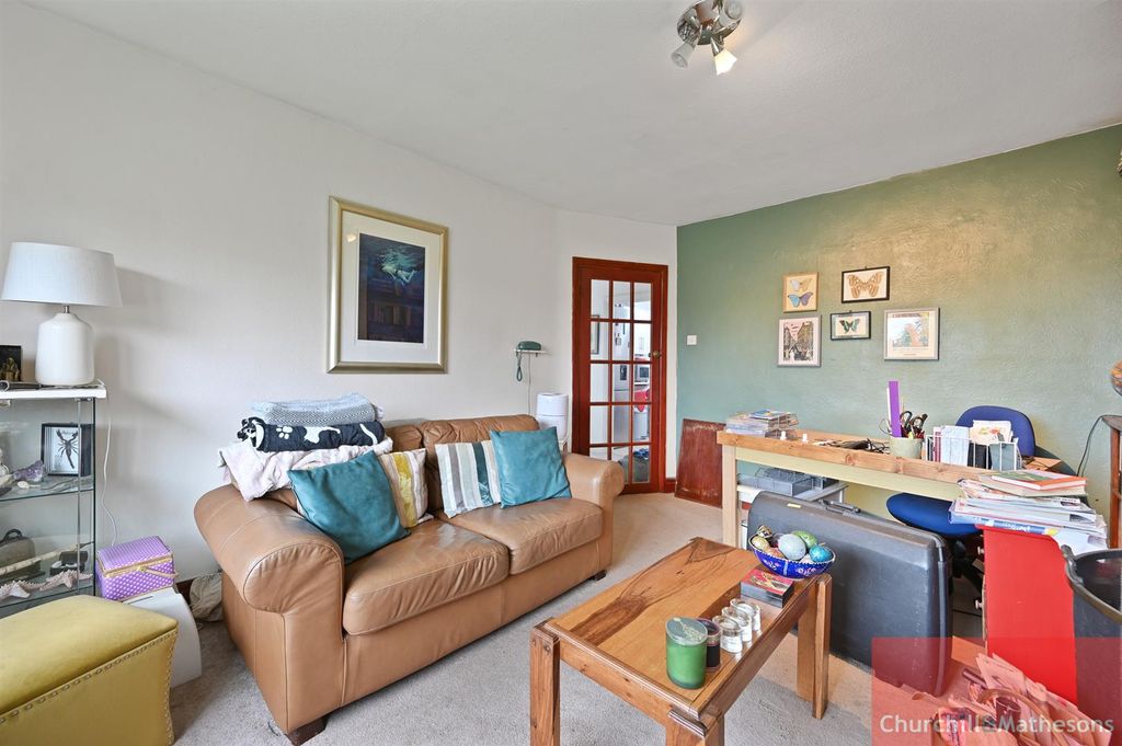 Property photo 3 of 11