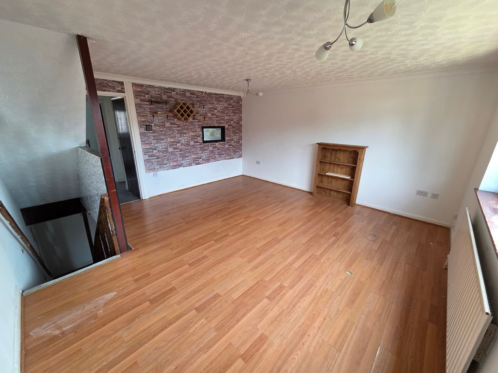 Property photo 2 of 12 Image