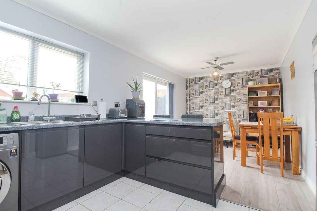 Property photo 3 of 17 Kitchen/Diner