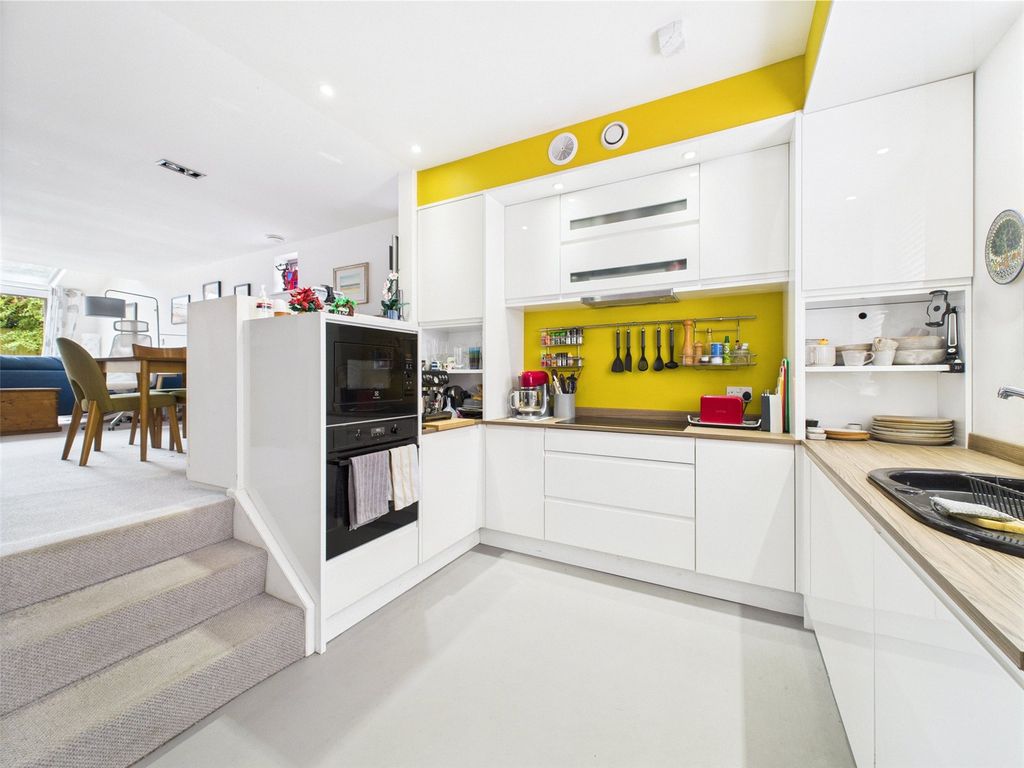 Property photo 2 of 17 Picture No. 15