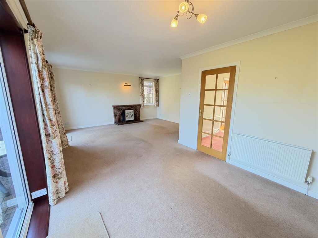 Property photo 3 of 43 Dining Lounge