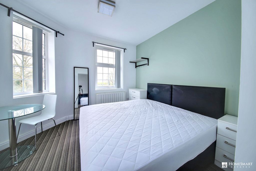 Property photo 2 of 22 Room 8