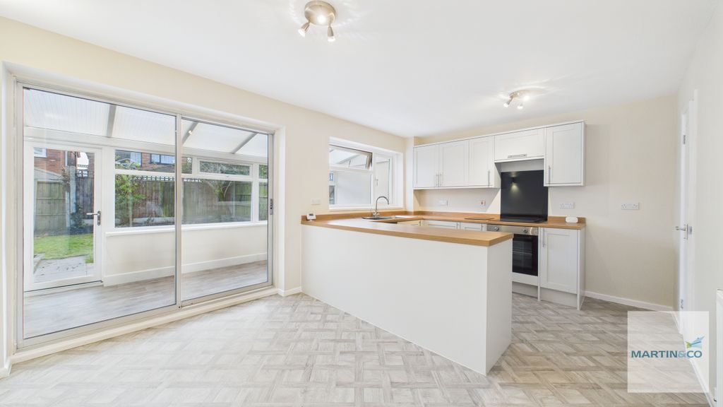 Property photo 2 of 13 Cam03663G0-Pr0223-Still009