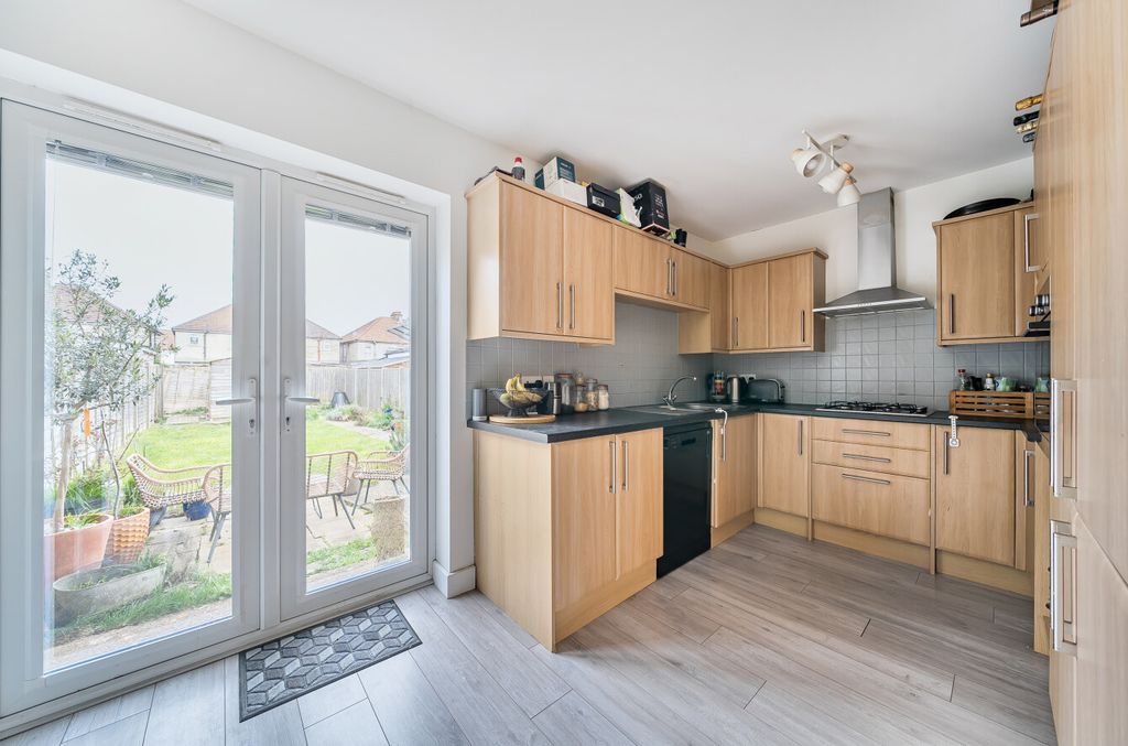 Property photo 3 of 11 1428971-13-69B46d...