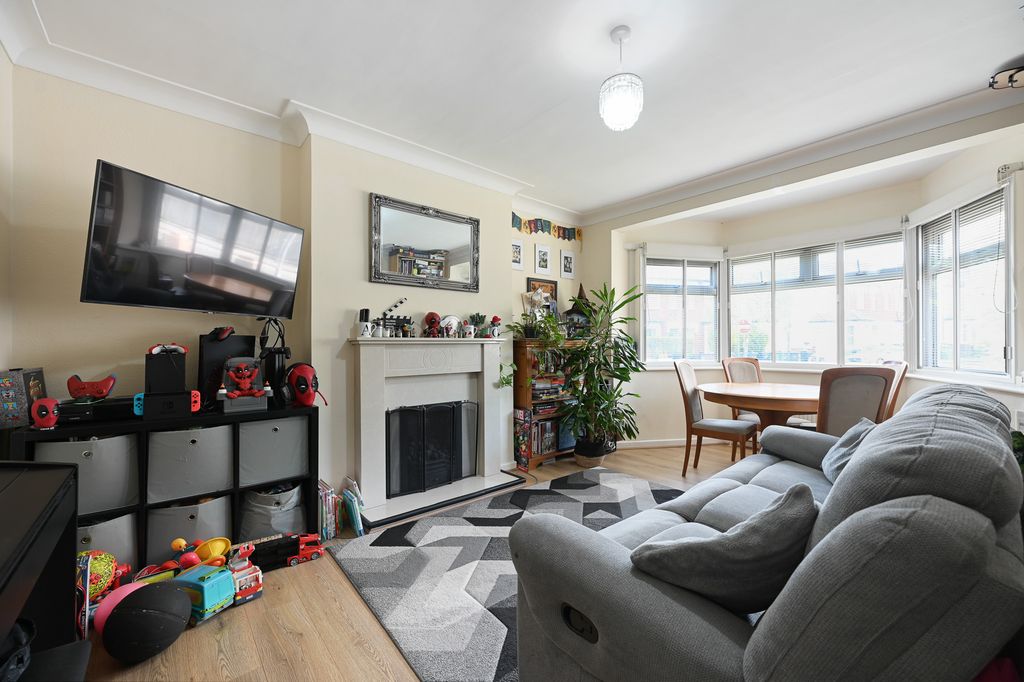 Property photo 2 of 7 6