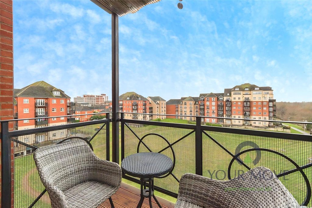 Property photo 3 of 14 Balcony