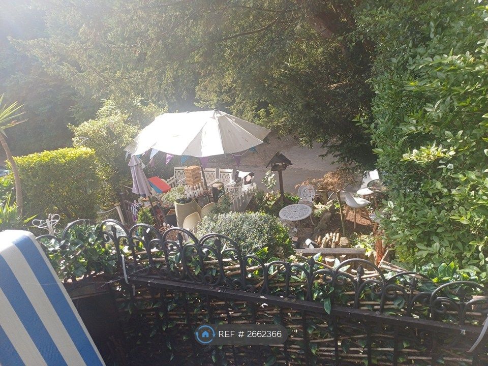 Property photo 1 of 12 Front Entrance From 1st Floor Garden 5 Min To Bus