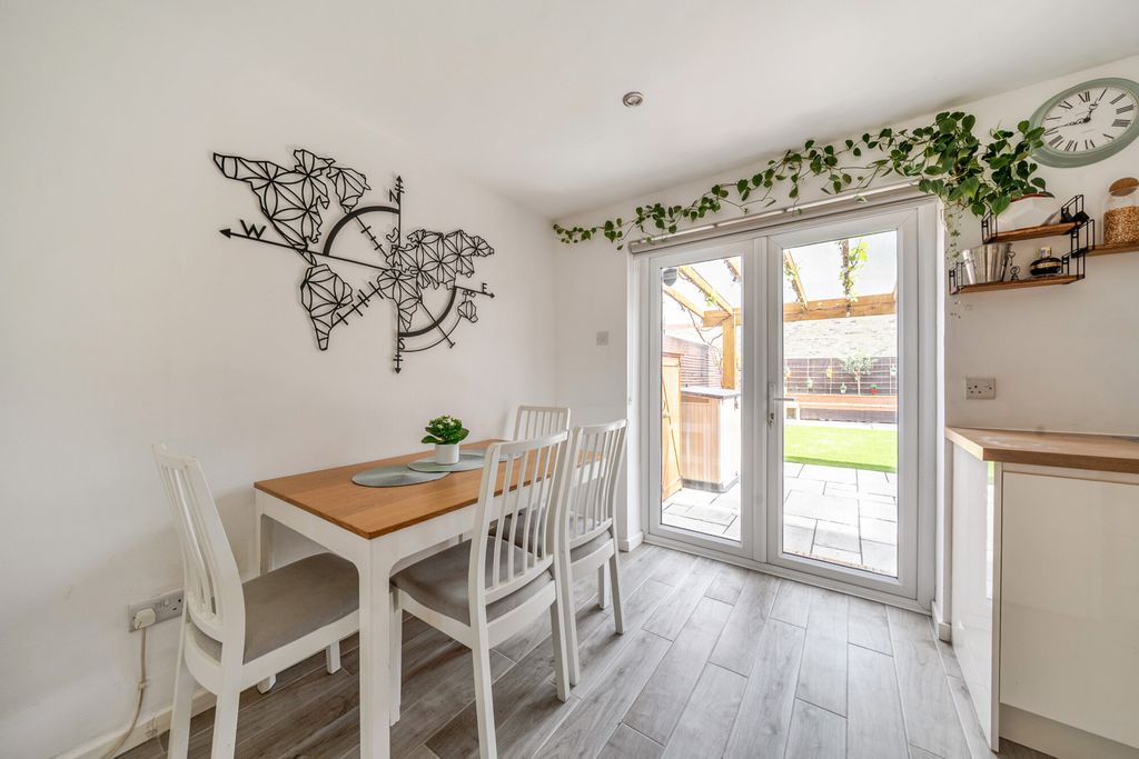 Property photo 3 of 20 Kitchen